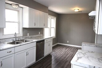 2222 S Santa Fe St in Wichita, KS - Foto de edificio - Building Photo