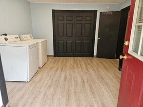 305 Main St, Unit 2nd floor in Carbondale, PA - Building Photo - Building Photo