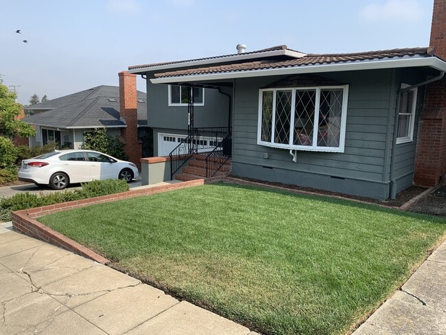 1417 Sunnyslope Ave in Belmont, CA - Building Photo - Building Photo