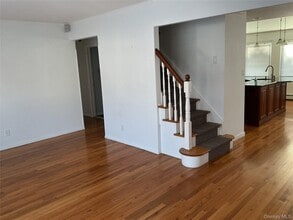 4 Hitchcock Ln in Farmingdale, NY - Building Photo - Building Photo