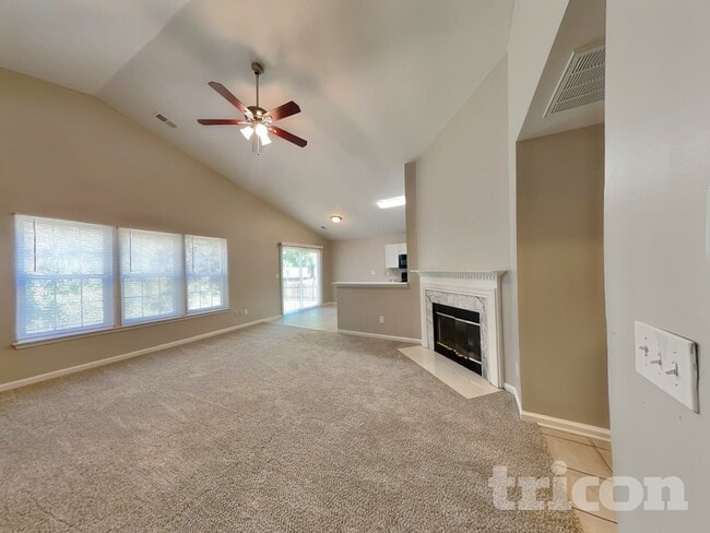 2020 Chapel Creek Rd in Concord, NC - Foto de edificio - Building Photo