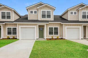 1014 Walker Point Way in Brunswick, GA - Building Photo