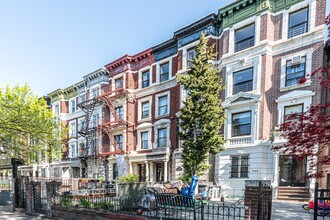 723 Eastern Pky in Brooklyn, NY - Building Photo - Building Photo