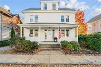 10 Peckham Ave in Newport, RI - Foto de edificio - Building Photo