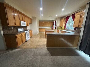 2739 Etcheverry Dr in Stockton, CA - Foto de edificio - Building Photo