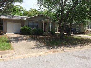 2728 N Villa Blvd in Fayetteville, AR - Building Photo - Building Photo