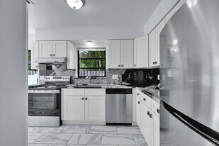 498 NE 42nd St in Boca Raton, FL - Building Photo