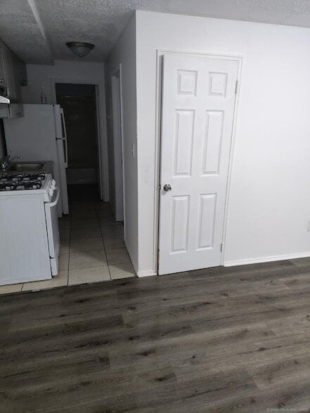 129 Black Rock Ave, Unit 13 in Bridgeport, CT - Building Photo - Building Photo