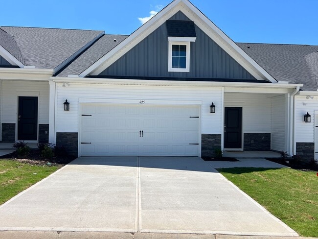 625 Isleworth Ln