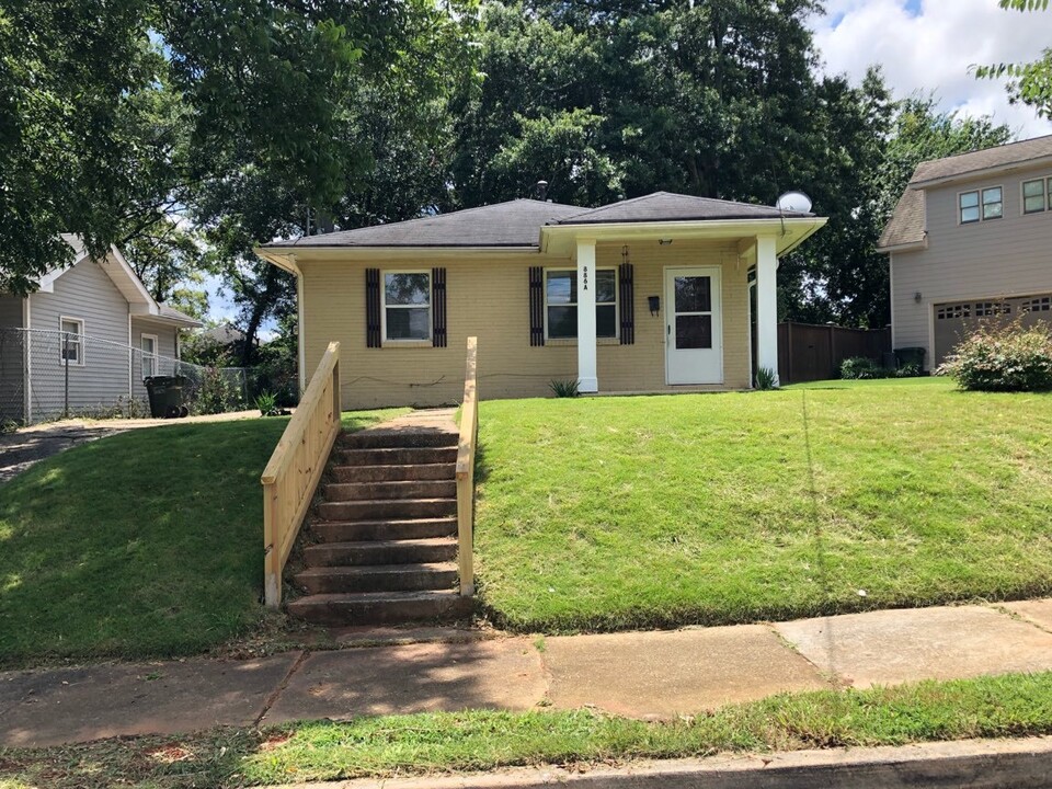 886 Custer St in Hapeville, GA - Building Photo