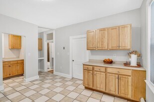 109 Harrishof St in Boston, MA - Building Photo