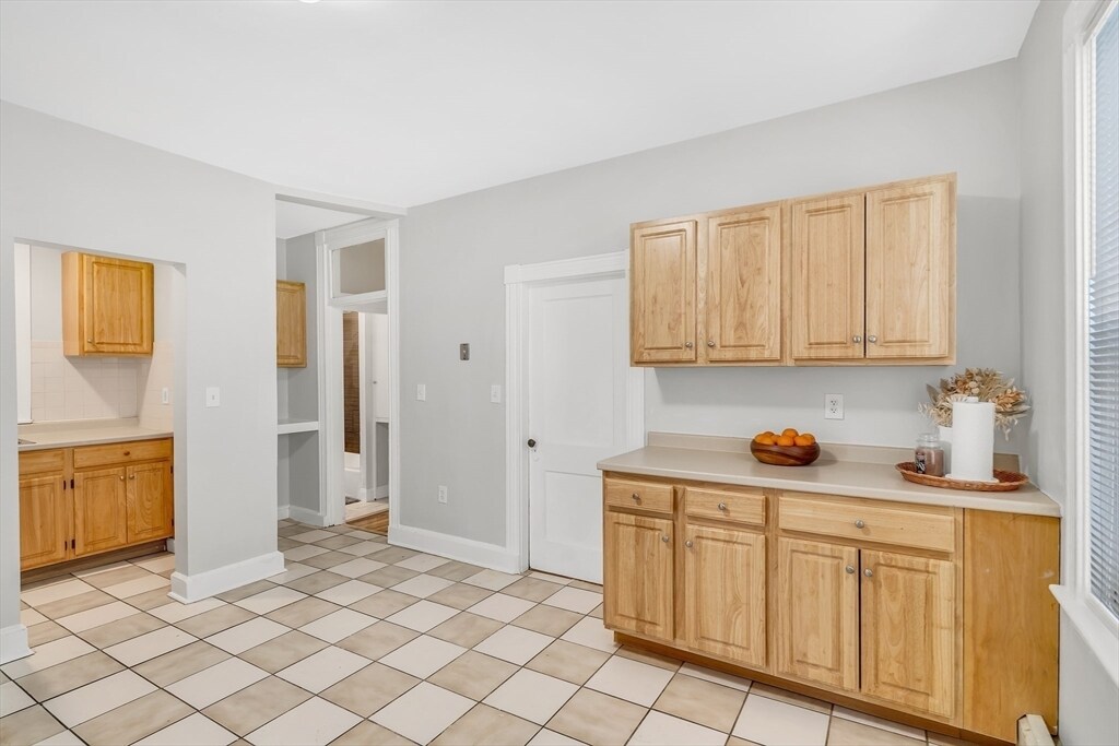 109 Harrishof St in Boston, MA - Building Photo