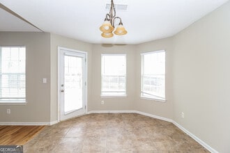 3352 Hershey Dr in Ellenwood, GA - Foto de edificio - Building Photo