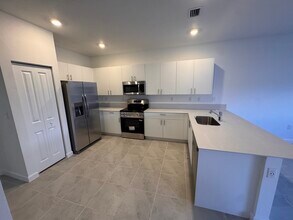 2738 SE 24th Terrace in Homestead, FL - Building Photo - Building Photo