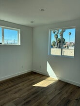 449 W 74th St in Los Angeles, CA - Building Photo - Building Photo
