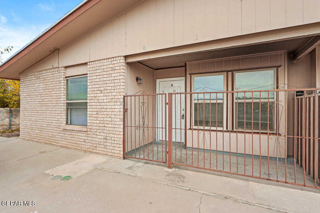 11629 James Watt Dr in El Paso, TX - Building Photo