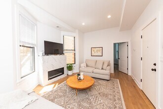 3517 N Reta Ave, Unit 2F in Chicago, IL - Building Photo - Building Photo