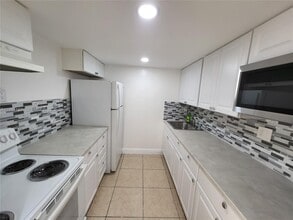 14611 N Kendall Dr in Miami, FL - Building Photo - Building Photo