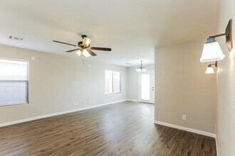 2638 E Valencia Dr in Phoenix, AZ - Foto de edificio - Building Photo