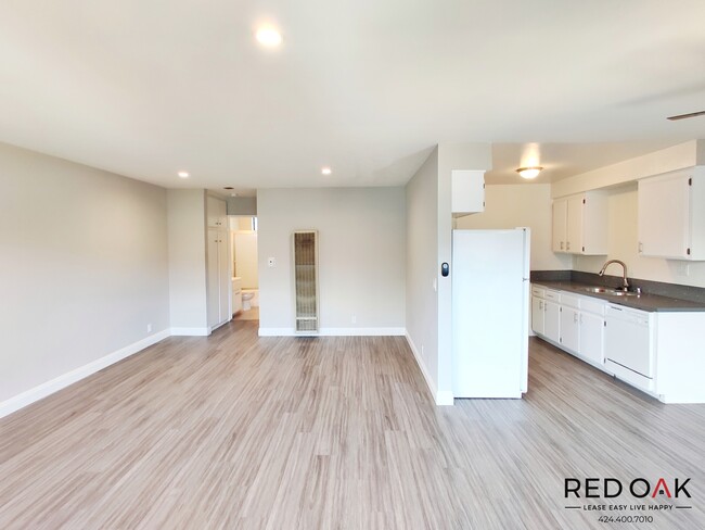 5121 Klump Ave-Unit -311 in Los Angeles, CA - Building Photo - Building Photo