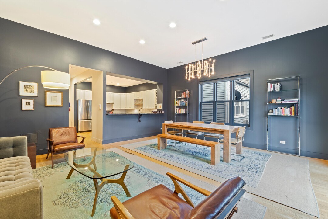 4532 N Damen Ave in Chicago, IL - Building Photo