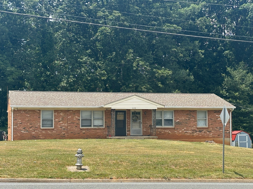 688 Leesville Rd-Unit -A in Lynchburg, VA - Building Photo