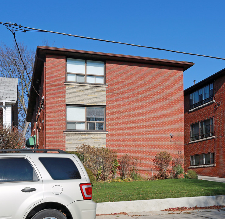 10 Donora Dr in Toronto, ON - Building Photo