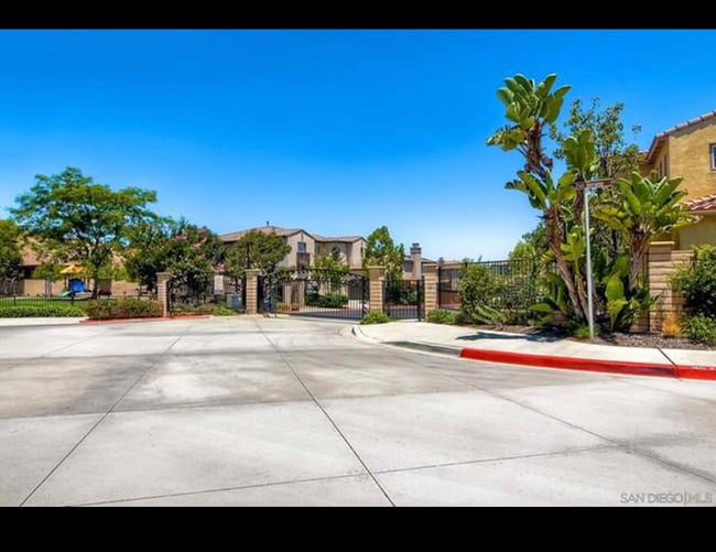 536 Via Del Caballo in San Marcos, CA - Building Photo - Building Photo
