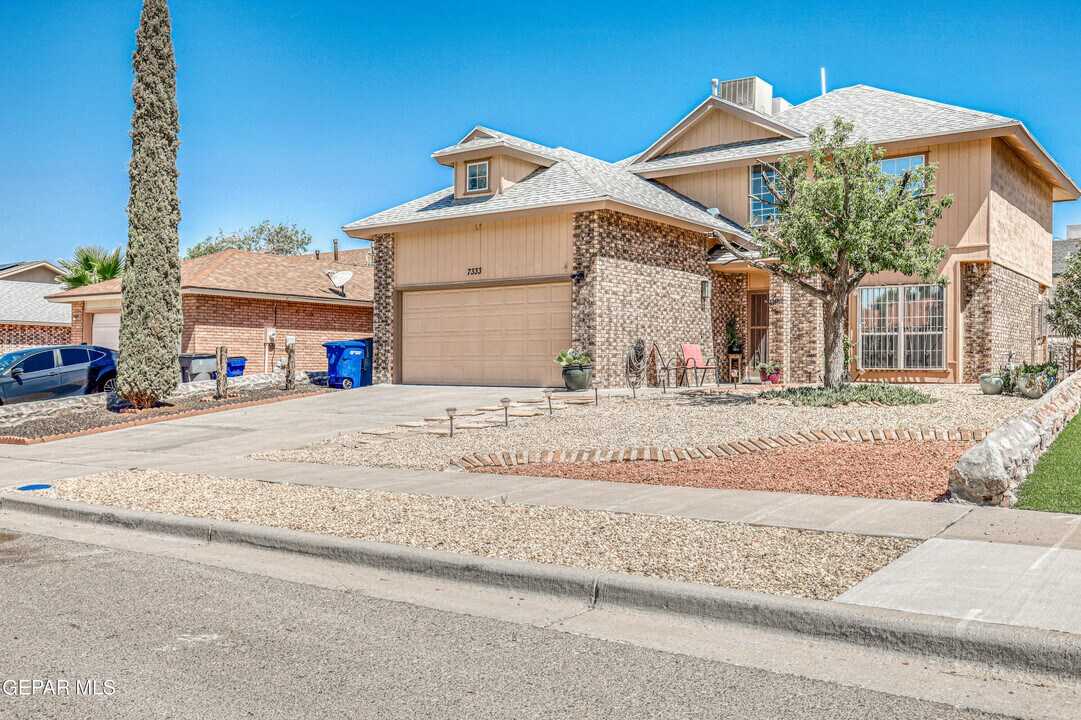 7333 Golden Hawk Dr in El Paso, TX - Building Photo