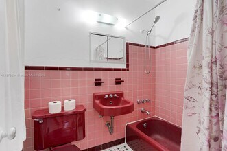975 SW 10th St in Miami, FL - Building Photo - Building Photo