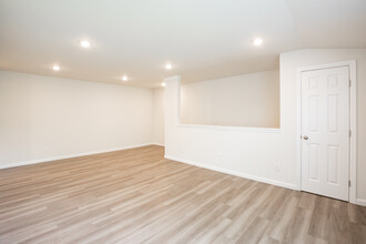 Colony Park in Ronkonkoma, NY - Building Photo - Interior Photo