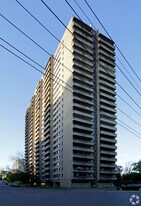 The Park West in Ottawa, ON - Building Photo