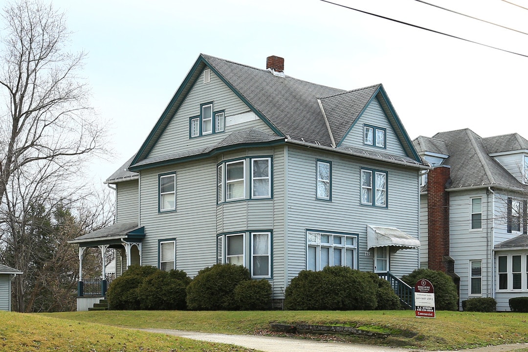 779 Main St in Conneaut, OH - Foto de edificio