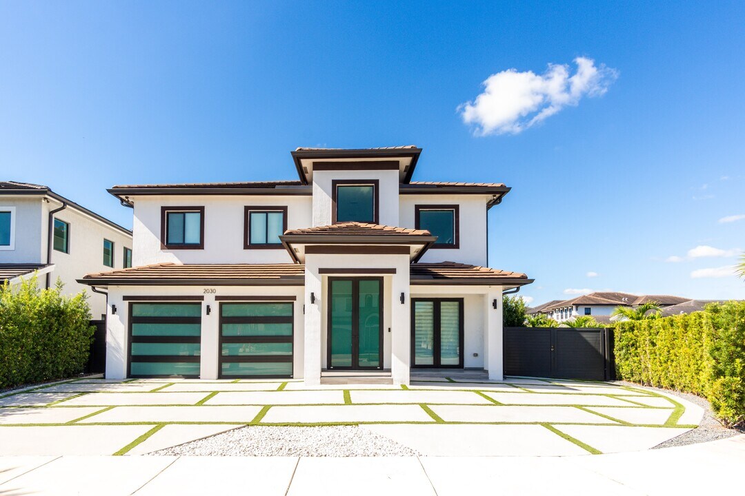 2030 SW 145th Ave in Miami, FL - Building Photo