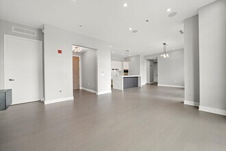 360 W Erie St in Chicago, IL - Building Photo - Building Photo