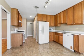 2486 Hyman Pl in New Orleans, LA - Building Photo - Building Photo