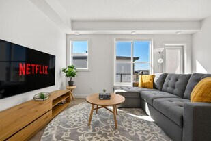 2117-2181 81 St S W in Calgary, AB - Building Photo