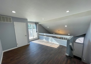 2454 Village Green in Santa Maria, CA - Building Photo - Building Photo