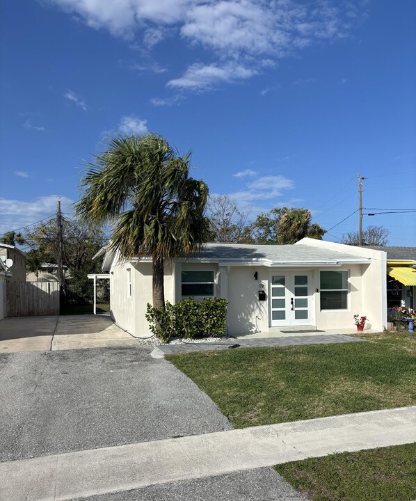 19 Robalo Ct in North Palm Beach, FL - Building Photo