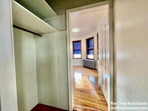 234 Cypress St, Unit 1 in Brookline, MA - Building Photo - Building Photo