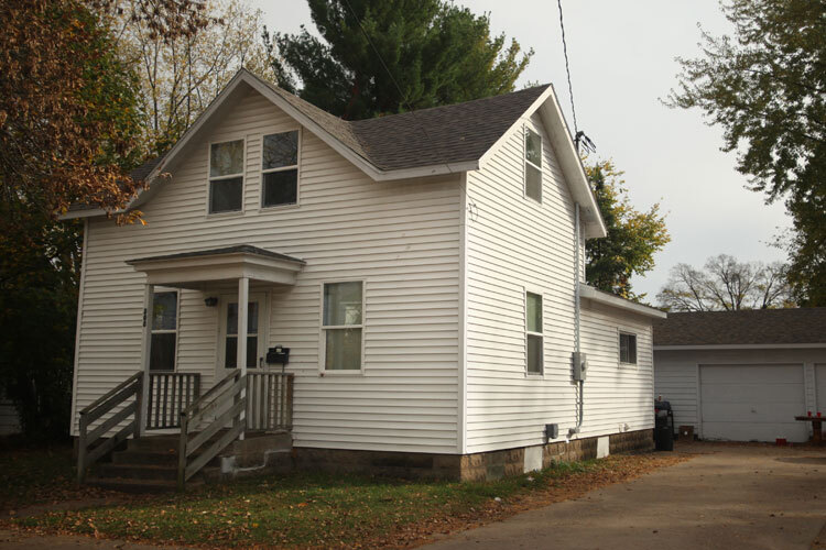 308 12th Ave, west in Menomonie, WI - Building Photo