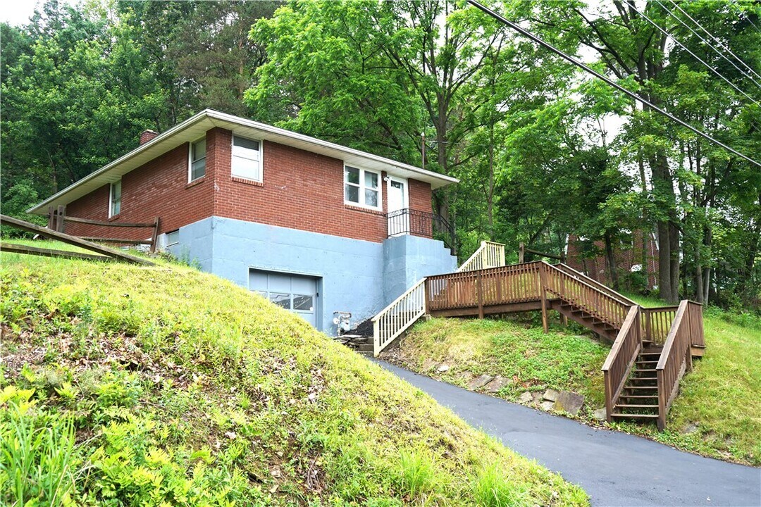 27 Cornell Ave in Endicott, NY - Building Photo