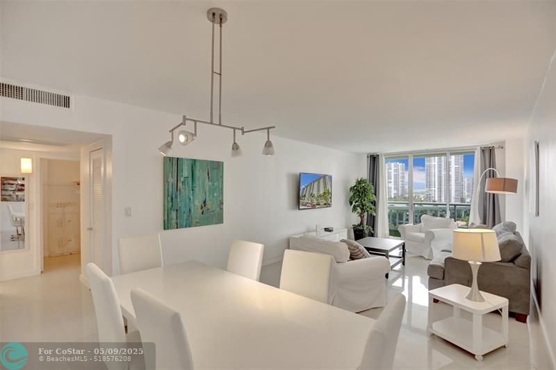 19390 Collins Ave in Sunny Isles Beach, FL - Building Photo