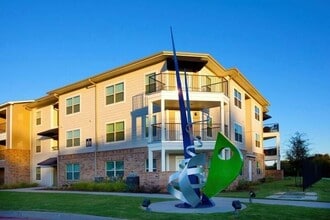 817 Colcord Ave in Waco, TX - Foto de edificio - Building Photo