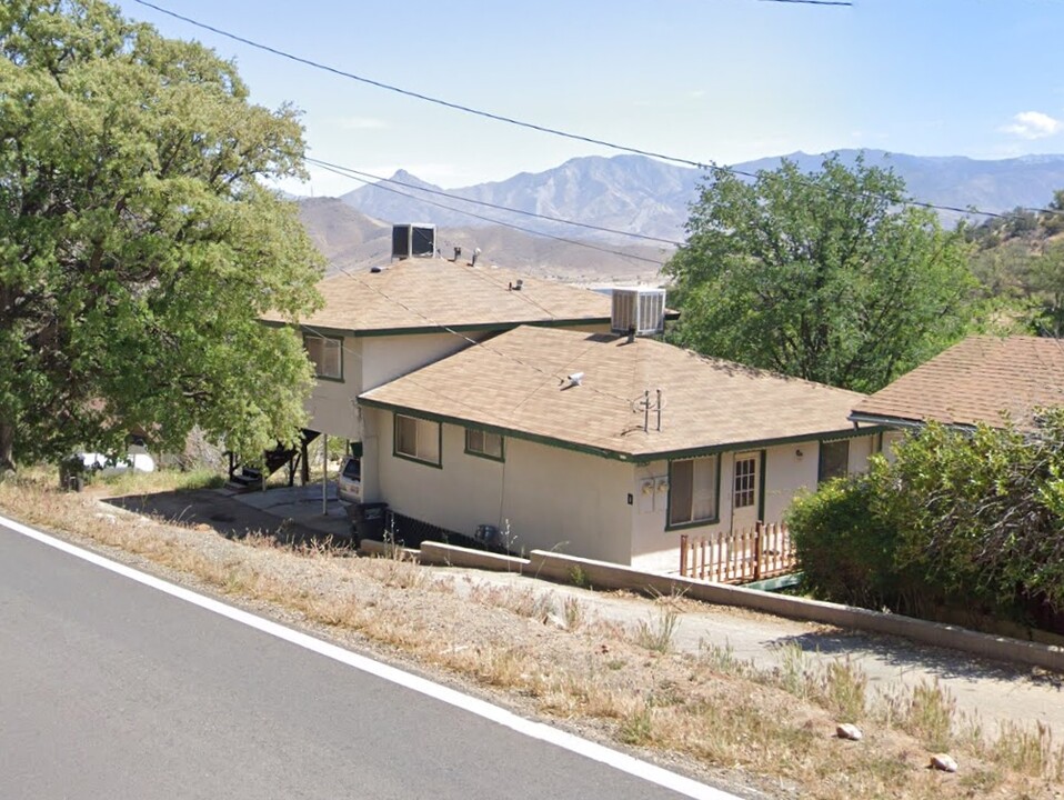 1185 Evans Rd in Wofford Heights, CA - Foto de edificio