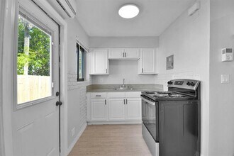 6101 NW 9th Ct in Margate, FL - Building Photo - Building Photo
