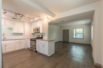 CoHo Apartments in Atlanta, GA - Building Photo - Building Photo