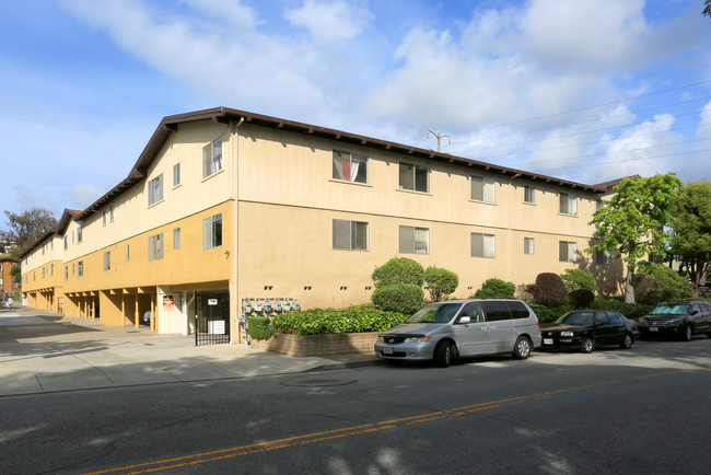 375 Richmond Dr in Millbrae, CA - Building Photo - Building Photo