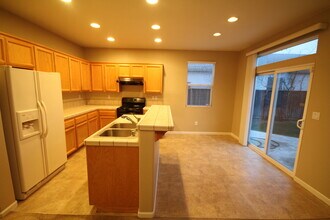 5819 Witt Ct in Elk Grove, CA - Building Photo - Building Photo