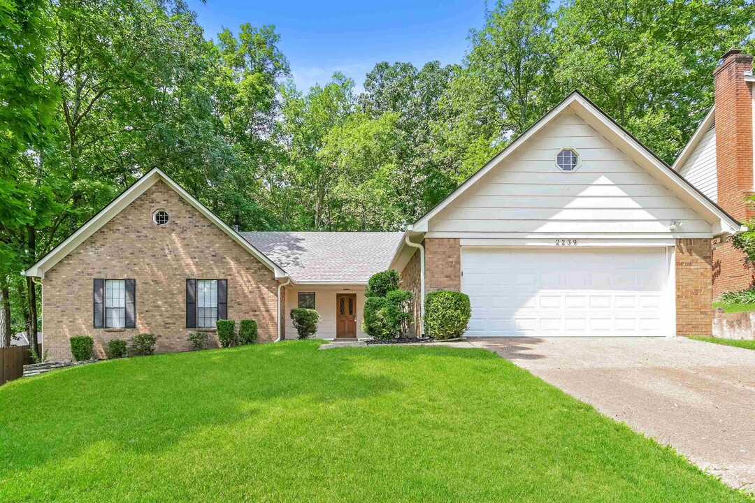 2239 Easton Dr in Memphis, TN - Building Photo